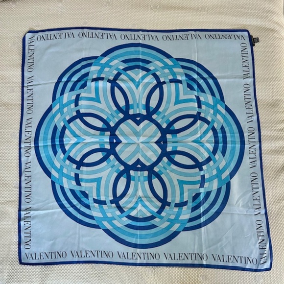Valentino 100% Silk Print Scarf/Shawl Blue, Made in Italy - Picture 2 of 3